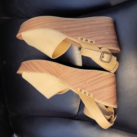 Brash Wedge Sandals 10 - Picture 4 of 7